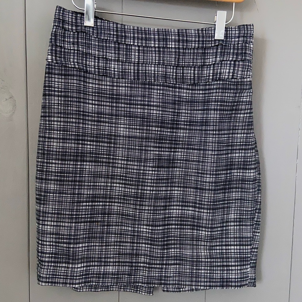 The Limited Black/White Pencil Skirt